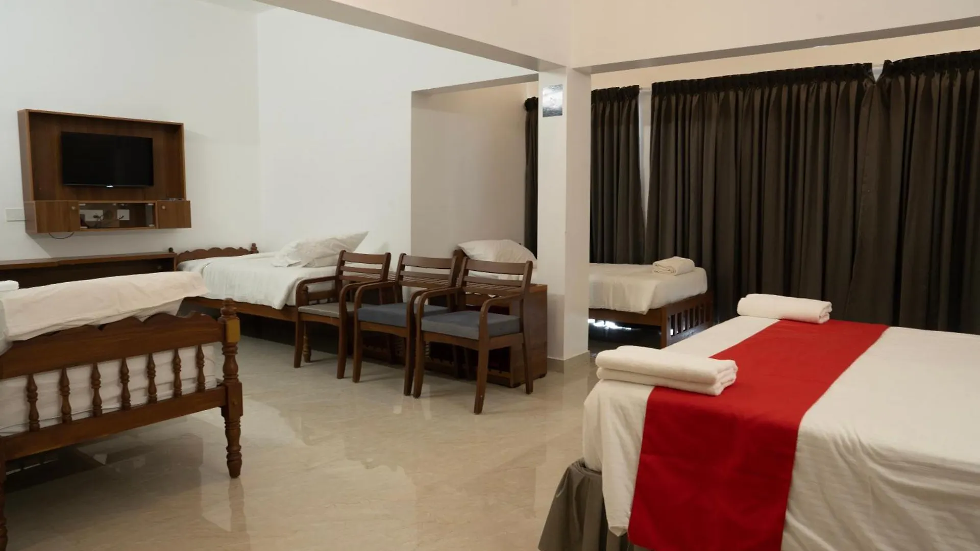 ** Hotel Alleppey Holiday Beach Resort Alappuzha India